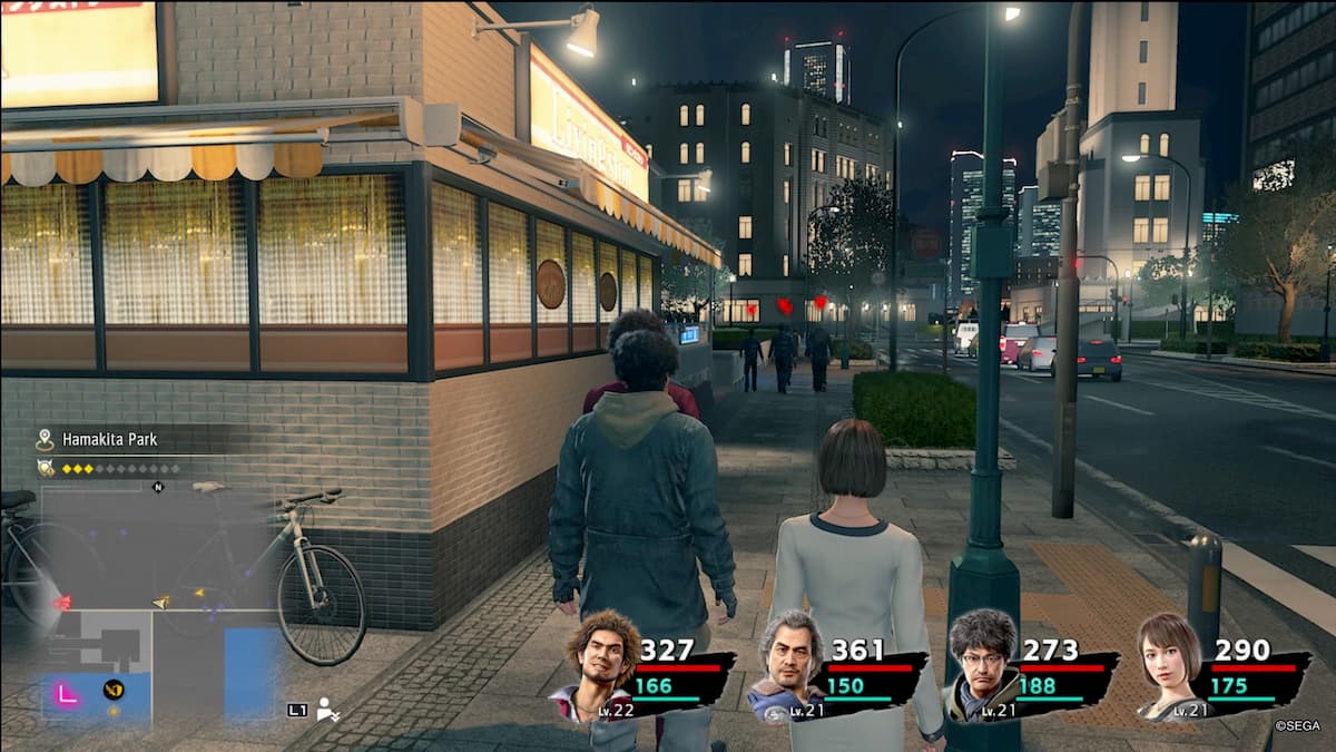 How to grab weapons and use objects in combat in Yakuza Like a Dragon