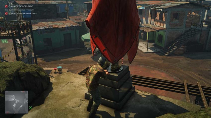 push-the-statue-hitman-3-santa-fortuna